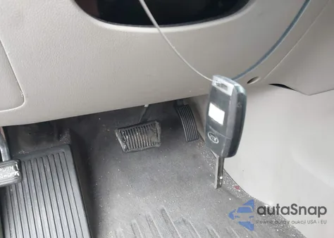 2015 Kia Sedona Lx z USA, uszkodzony, nr VIN KNDMB5C19F6071684